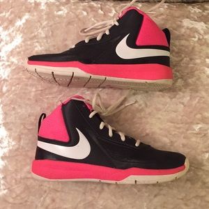 Nike Girls Basketball Shoes. Size 4 youth